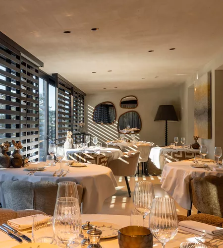 overzicht van restaurant met textiel van Altex
