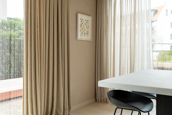 Beige schuifgordijnen